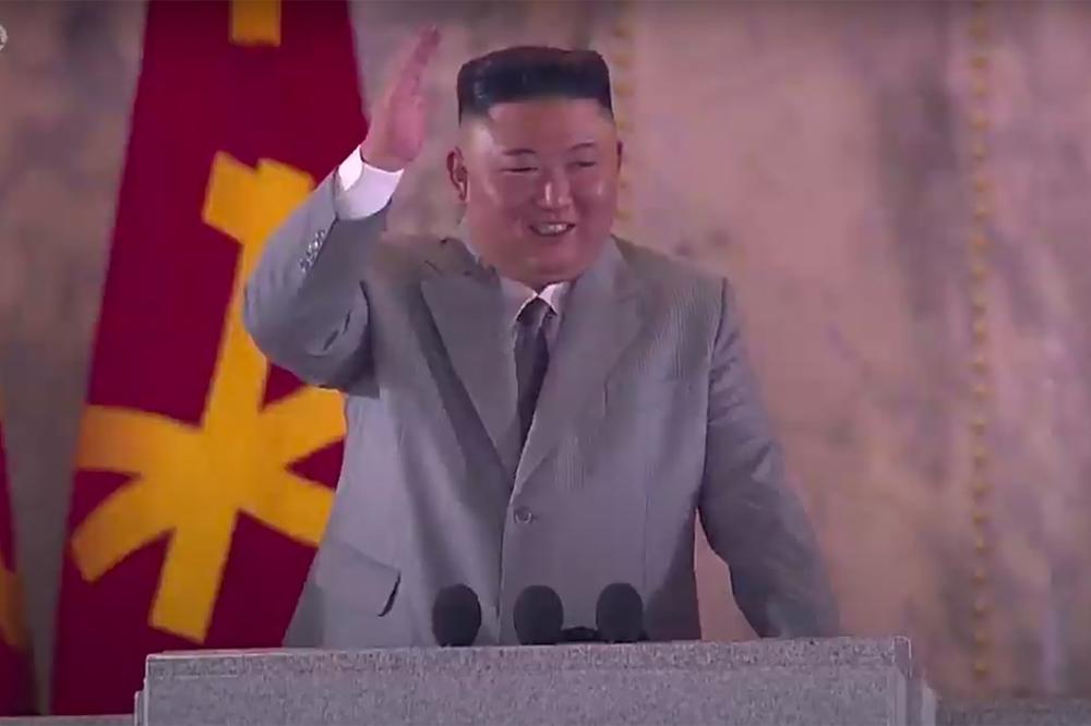 (Видео) Монтирано видео од Ким Џонг-ун како ја брани американската демократија