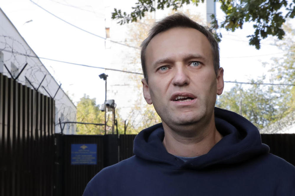 (Видео) Навални стравува дека повторно ќе биде отруен, бројно германско обезбедување му го чува грбот