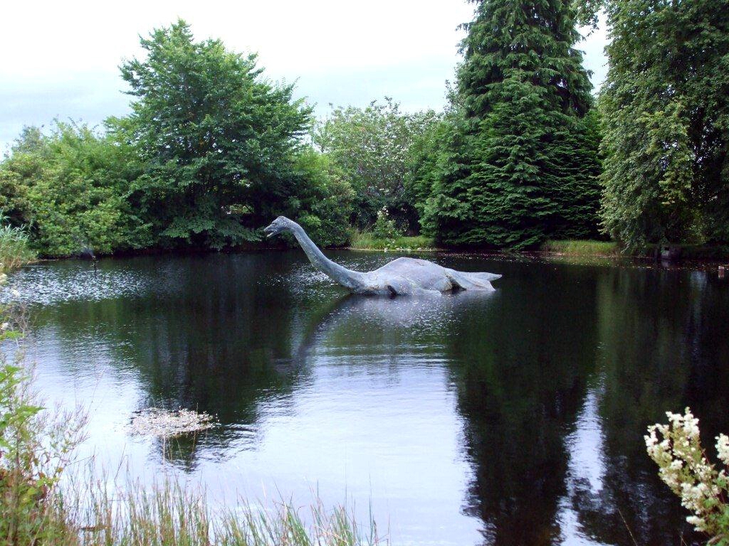 Ловци на чудовиштето од Лох Нес, тврдат дека го виделе во езерото во Шкотска