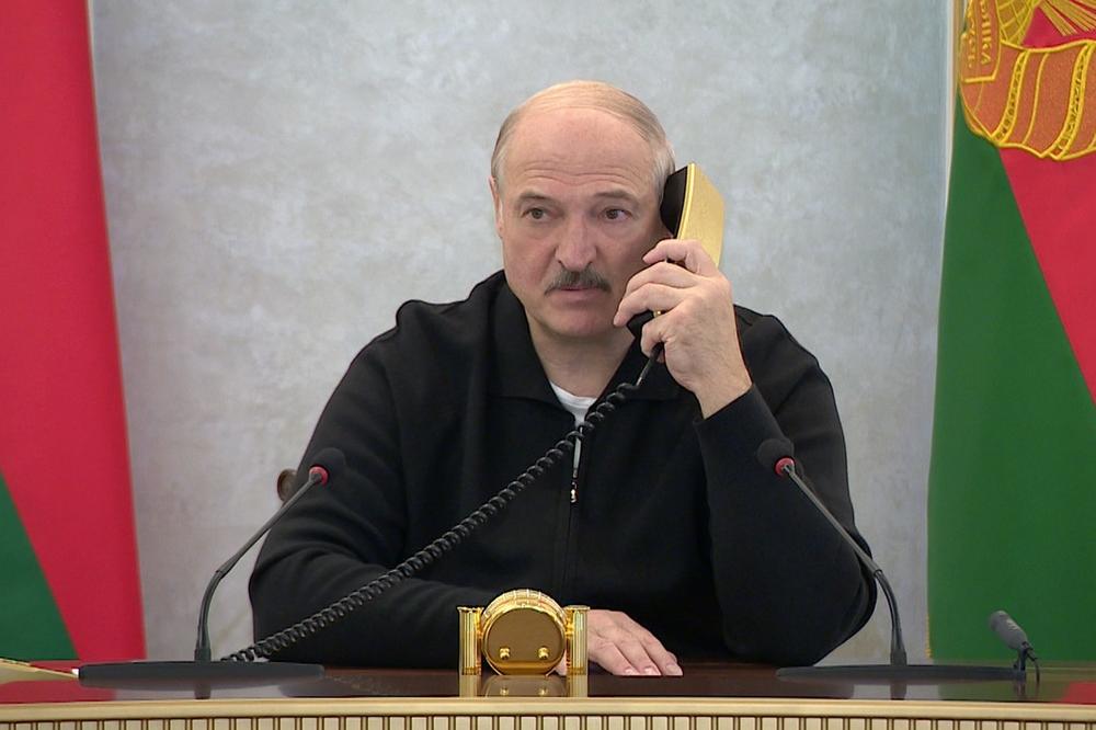 Лукашенко им се закани на студентите дека ќе ги исфрли од факултетите ако протестираат