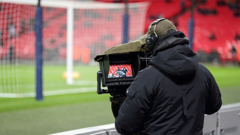 Навивачите лути на Премиер лигата – гледање еден меч на ТВ ќе чини 14.95 фунти!