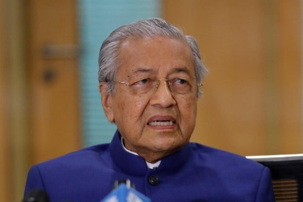 Поранешниот премиер на Малезија ги повика муслиманите да убијат милиони Французи
