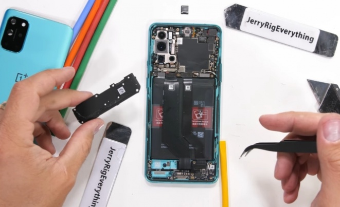 Расклопувањето на OnePlus 8T покажува две батериии од 2250mAh (ВИДЕО)