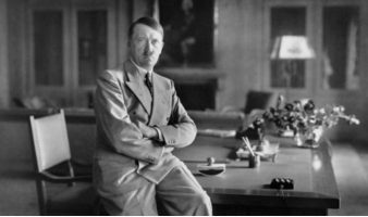 Рачно пишувани говори на Хитлер продадени на аукција