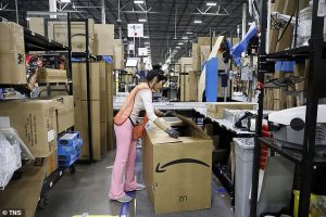 Amazon ќе издвои 500 милиони долари за празнични бонуси за вработените