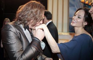 Анџелина Џоли во врска со Мики Рурк