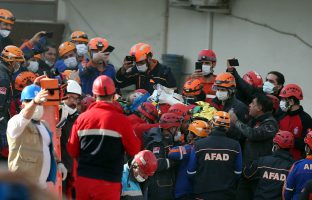 Бебето Ајла е спасено 91 час по земјотресот во Измир