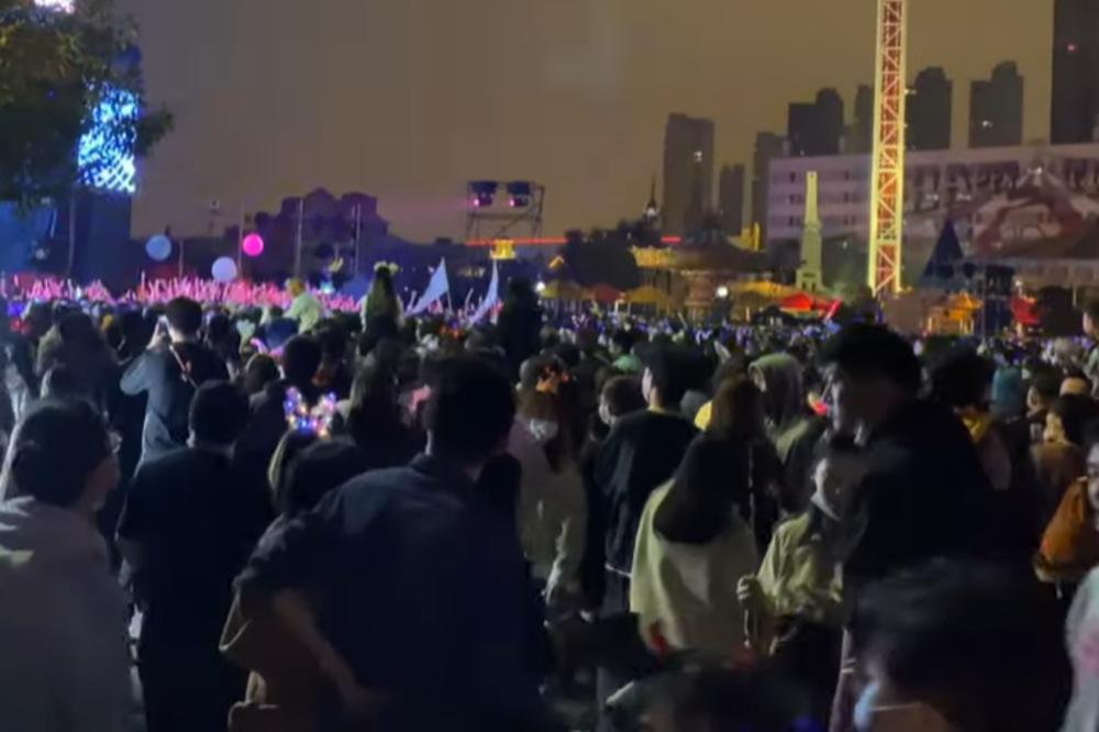 (Видео) Додека Европа е пред целосно заклучување, поради коронавирусот во Вухан се прослави Ноќта на вештерките