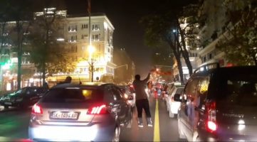 (Видео) Македонија во Европа и без Бојко Борисов: Се слави низ улиците на Скопје