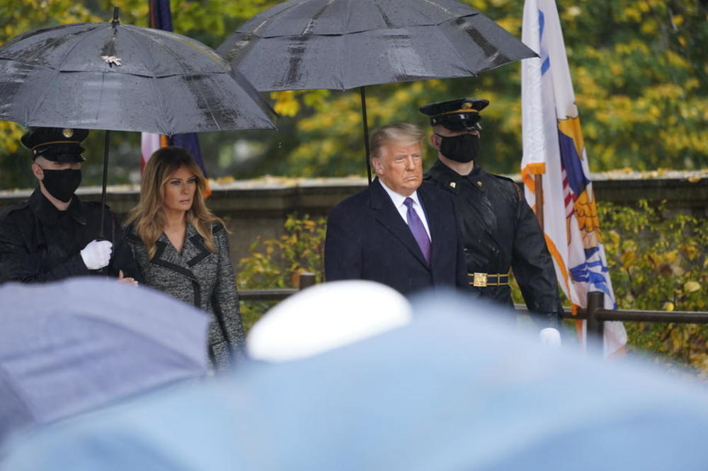 (Видео) По изборниот пораз, Трамп и Меланија првпат видени заедно