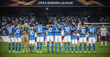 (Видео) Фудбалерите на Наполи носеа дресови со бројот 10 во чест на Марадона