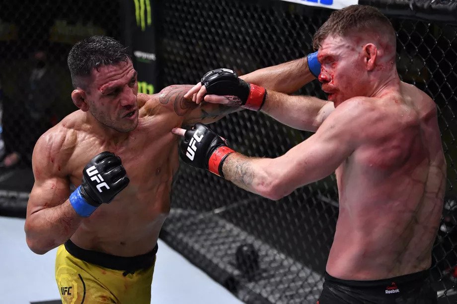 Дос Анжос со крвав камбек во лесна категорија, следен е Конор?