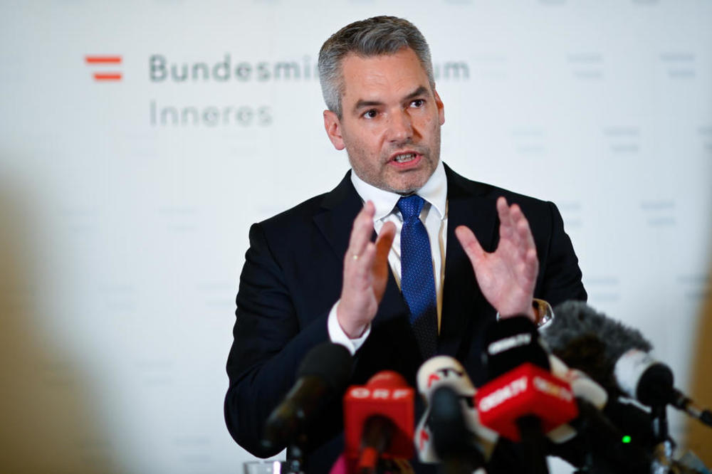 Исламистите му се заканија и на австрискиот министер за внатрешни работи
