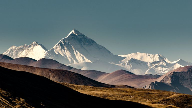 Микропластика пронајдена и на највисоките делови на Монт Еверест