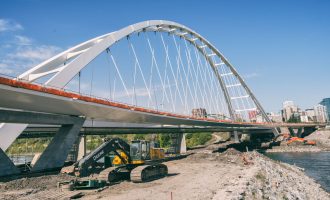 Монтреал гради мостови со 70.000 рециклирани стаклени шишињаp