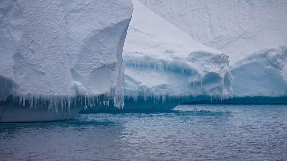 Најголемата санта мраз е на пат да удри во засолниште на пингвини