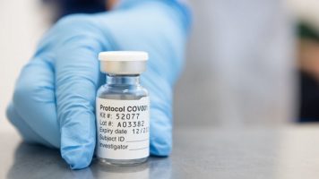 Откриена најголемата тајна на Оксфордската вакцина против Ковид-19