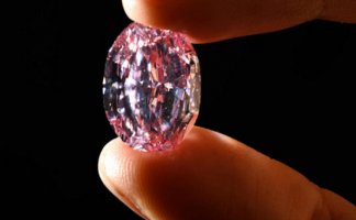 Редок розов дијамант продаден за 22 милиони евра