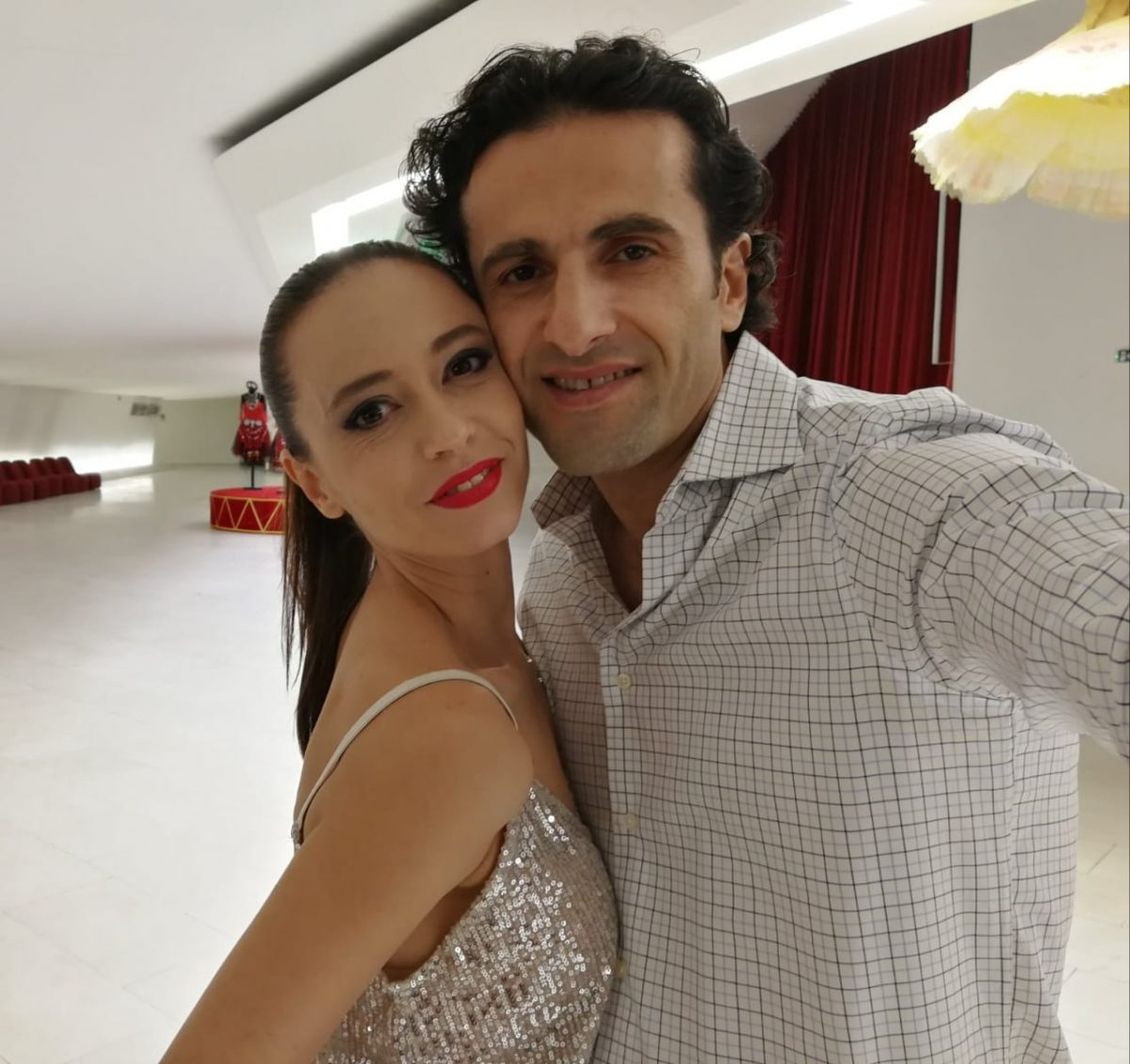 „Не беше лесно да се навива еден против друг“ - фудбалска ноќ во домот на балетската двојка Наташа Јосифовска и Василиј Чичијашвили