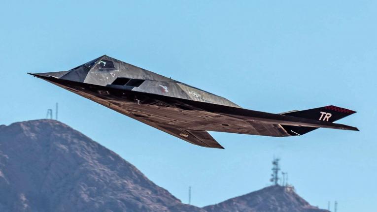 „Невидливиот“ F-117 фотографиран во лет по повеќе од десет години
