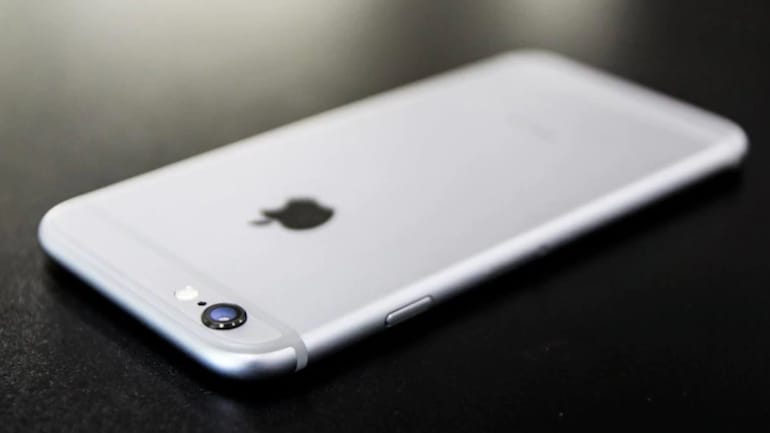 iPhone падна од авион и остана недопрен (ВИДЕО)