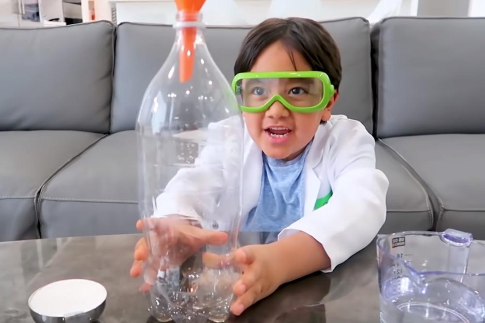 (Видео) Малиот Рајан е повторно најплатен јутјубер, за година дена заработил 30 милиони долари