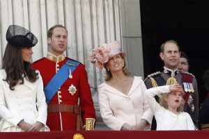 Вилијам и Кејт ги изнервираа Британците поради семејниот ручек кај кралицата