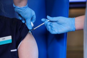 Дали треба да се вакцинирате ако веќе сте го прележале Ковид-19?