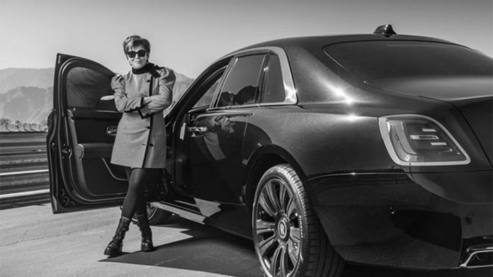 Крис Џенер прва го вози новиот Rolls-Royce Ghost во Америка