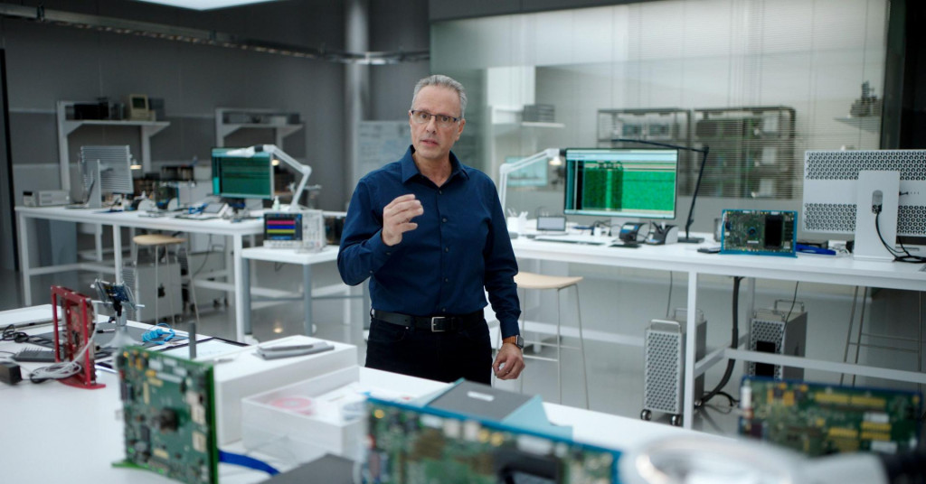 Поради пандемијата има глобален недостиг на чипови за лаптопи и смартфони