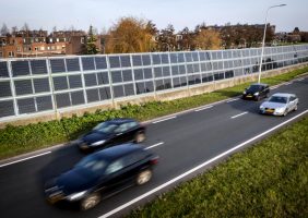 Штеди гориво, произведува струја… Ова е најодржливиот пат во Холандија!