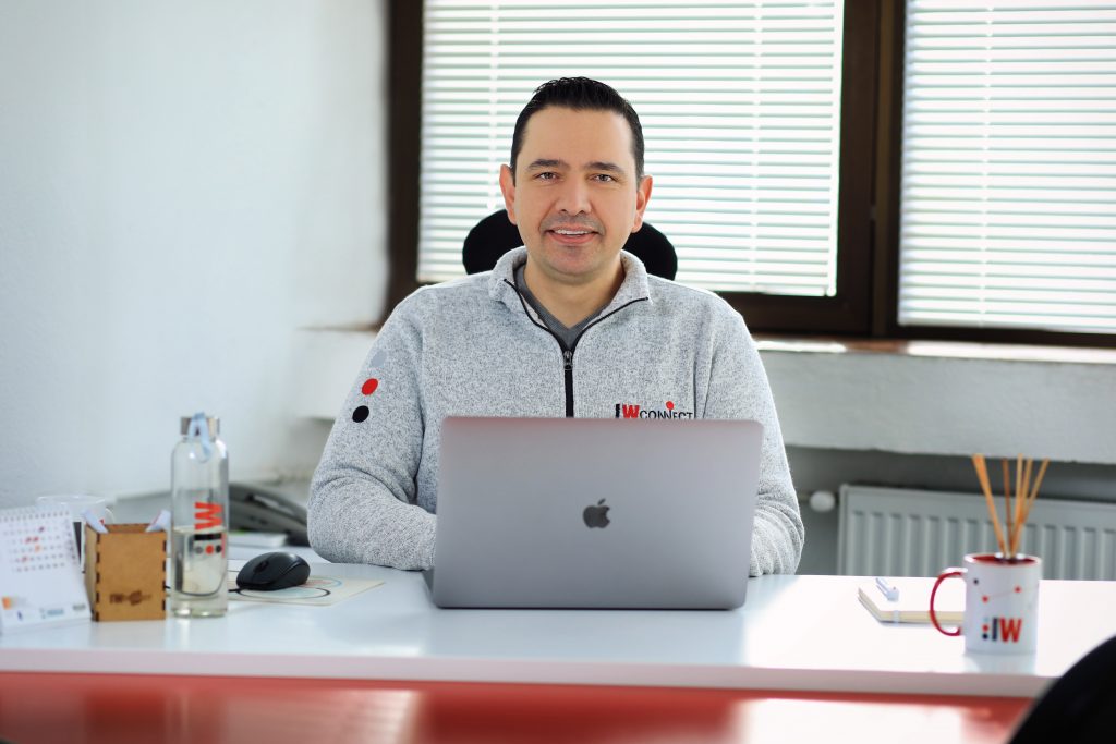 Александар Мемца – партнер во најголемата ИТ-компанија со 100 % македонски капитал⋮IWConnect – со вистинскиот тим ништо не е невозможно