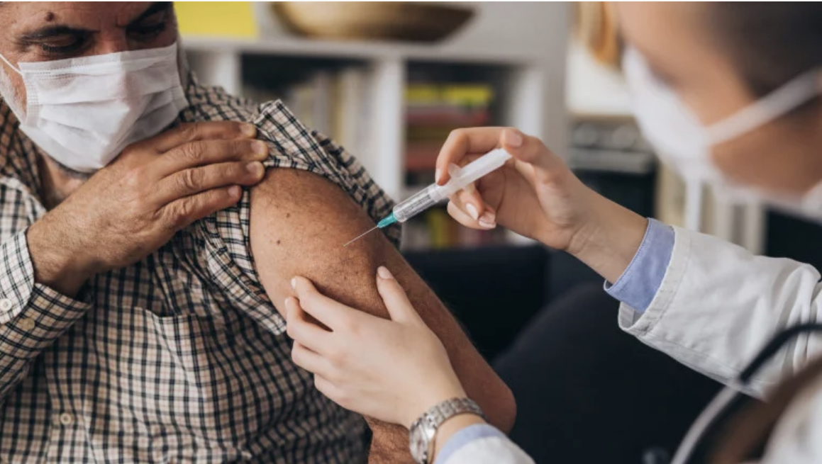 Американска студија: 1 од 100 илјади доживеале алергиска реакција на вакцина за Ковид-19