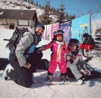 (Видео) Ќерката на Сара Мејс на две години бордаше на Маврово