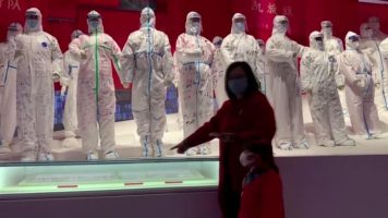 (Видео) Во Вухан отворена изложба посветена на борбата со коронавирусот