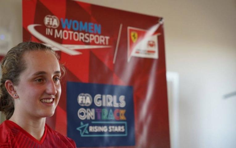(Видео) Девојка за прват ќе вози за тимот на „Ферари“