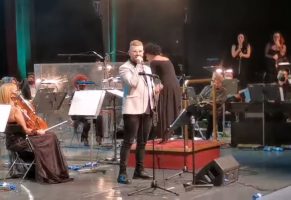 (Видео) Емоции на сцената за починатиот вујко: Огнен Здравковски запеја на Василичарскиот концерт