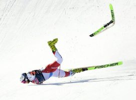 (Видео) Скијачот Урс Крунбил доживеа тешки повреди по падот на трката во Австрија