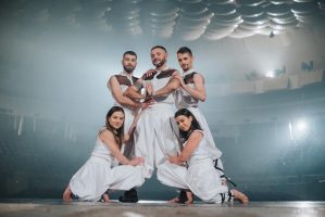 (Видео) „Полуголи снимавме на -7 степени, но уживав“: Васил Гарванлиев има нов спот