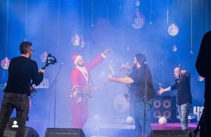 (Галерија) Суперхикс со концерт ја откачија 2020 : Ај бе, било што било..