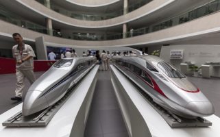 Кина претстави супербрз воз кој „лета“ со 620 километри на час (ВИДЕО)
