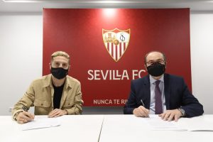 Папу Гомез потпиша за Севилја