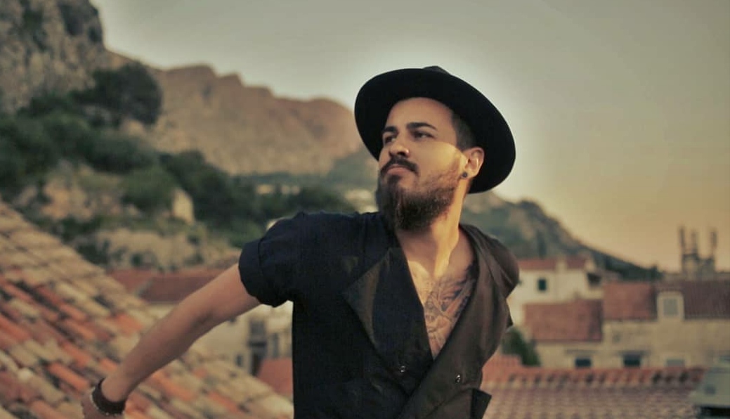 (Фото) После руската вакцина Тајзи крена фиќо во раце