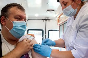 Што им се случи на луѓето кои ја примија руската вакцина против коронавирус?