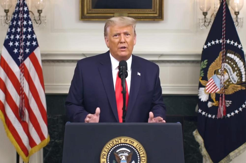 „Твитер“ трајно го блокираше профилот на Трамп