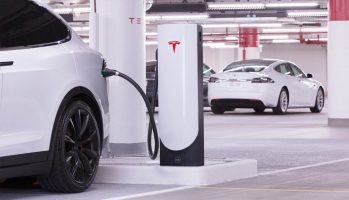 Tesla го забрзува производството на суперполначи