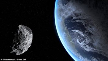 Астероид со големина на планина во март ќе помине покрај Земјата