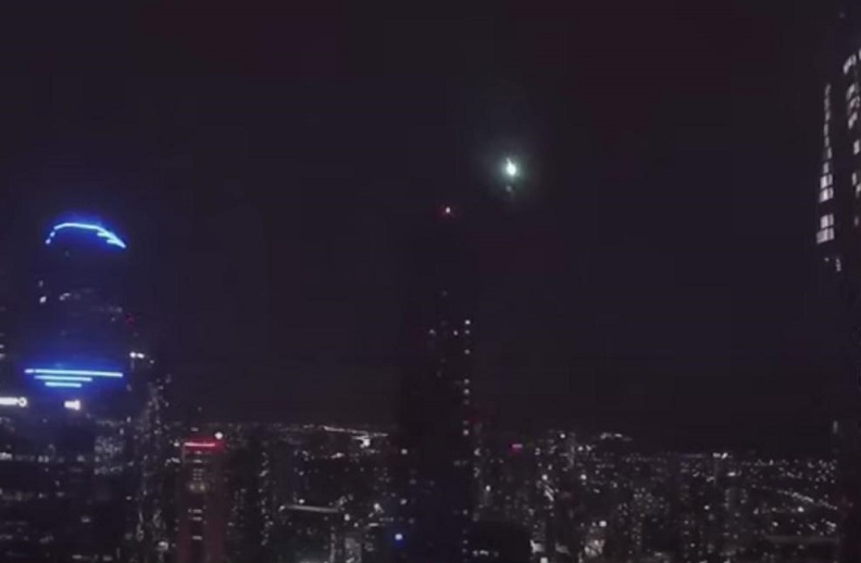Метеор експлодираше и го осветли небото над Мелбурн (ВИДЕО)