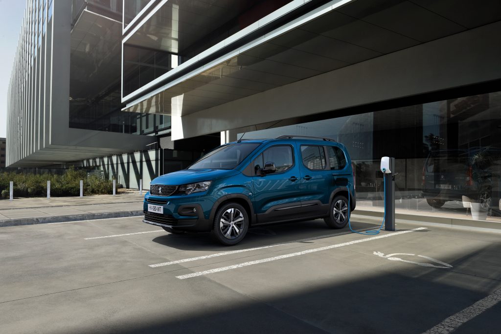 Новото Peugeot е-Rifter подготвено за целосна електрификација