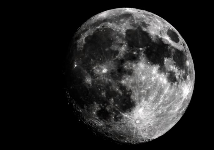 Откриена необична појава на Месечината, истражувачите воодушевени (ВИДЕО)